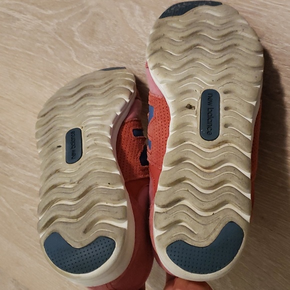 New Balance size 7 sneakers - Picture 3 of 4